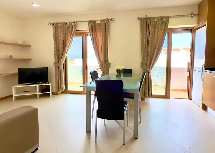 Viva Onda Baleal Surfing & Ferrel (Leiria)