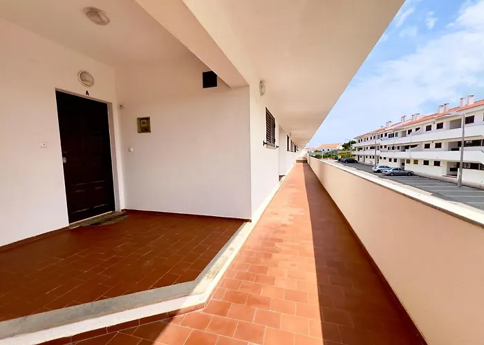 Viva Onda Baleal Surfing & * Ferrel (Leiria)