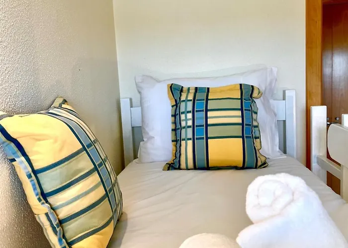 Viva Onda Baleal Surfing & Ferrel (Leiria)